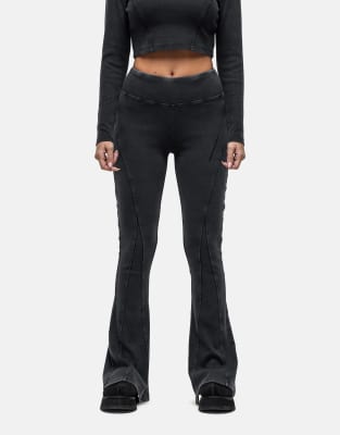 Good For Nothing - Gerippte Leggings in sonnenverblasster schwarzer Waschung mit Ziernähten