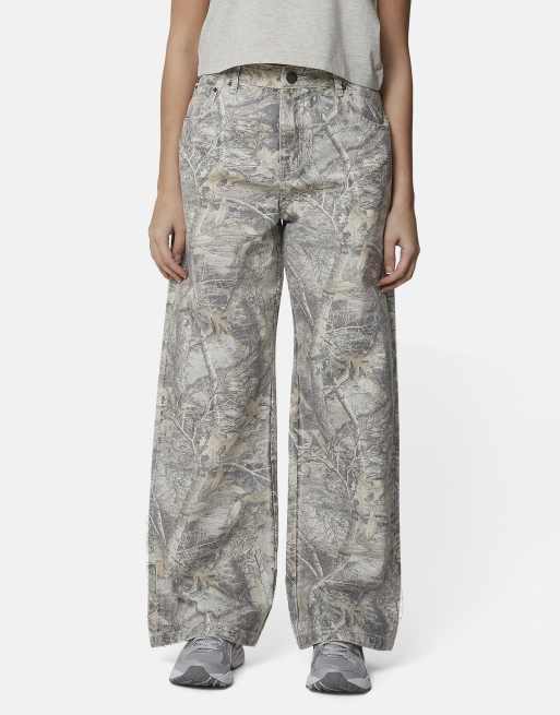 Good For Nothing - Jeans ampi beige con stampa mimetica, 3 di 4