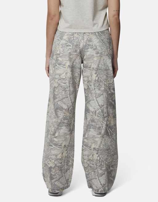 Good For Nothing - Jeans ampi beige con stampa mimetica, 4 di 4