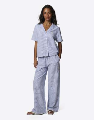 Relaxed-Fit-Hemd in Blau mit Nadelstreifen und Monogramm Blau M