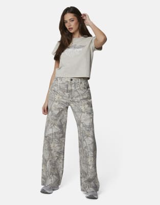 Weite Denim-Jeans in Beige mit Military-Muster-Neutral Neutral 42