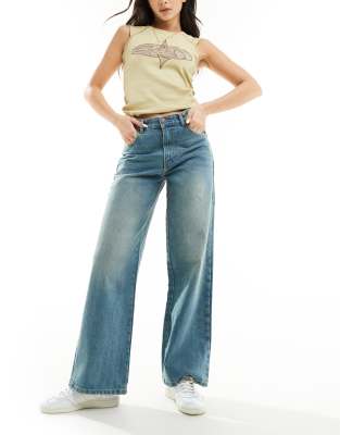 wide leg jeans in vintage blue