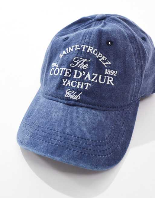 Gorra azul con acabado lavado y detalle gráfico "Côte D'Azur" de Pieces, 2 de 3