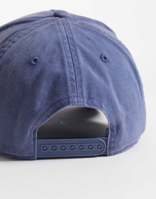 Gorra azul con logo de dibujo animado haciendo surf de Hollister, 3 de 3