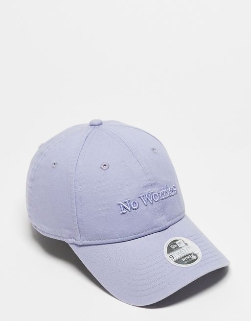 Gorra azul lavado con diseño 