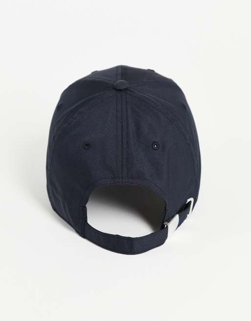 Gorra azul marino con detalle de logo de metal de Nike, 4 de 4