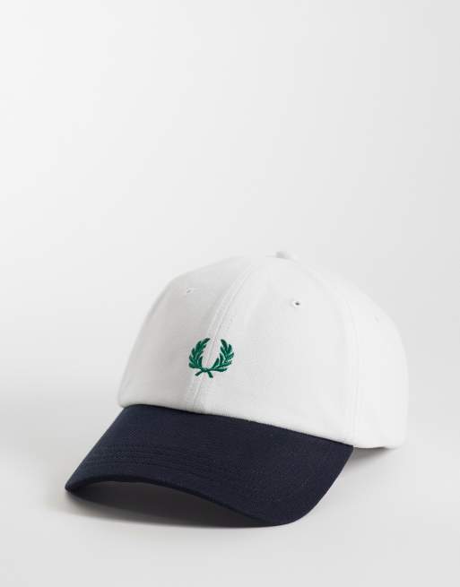 Gorra azul marino y blanca con diseño color block de piqué de Fred Perry
