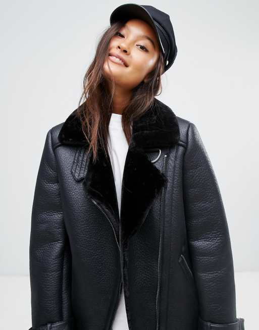 Gorra baker boy con ala de poliuretano de ASOS