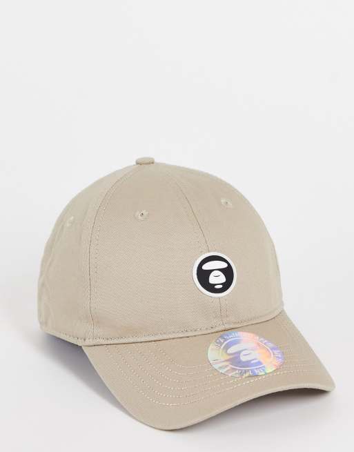 Gorra beis con logo de AAPE