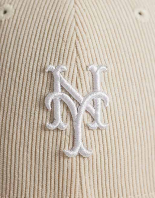 Gorra beis con logo de los NY Mets de pana suave 9Forty de New Era, 2 de 3