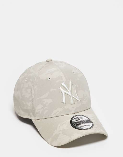 Gorra beis de los NY Yankees con estampado de camuflaje a tono 9Forty de New Era  