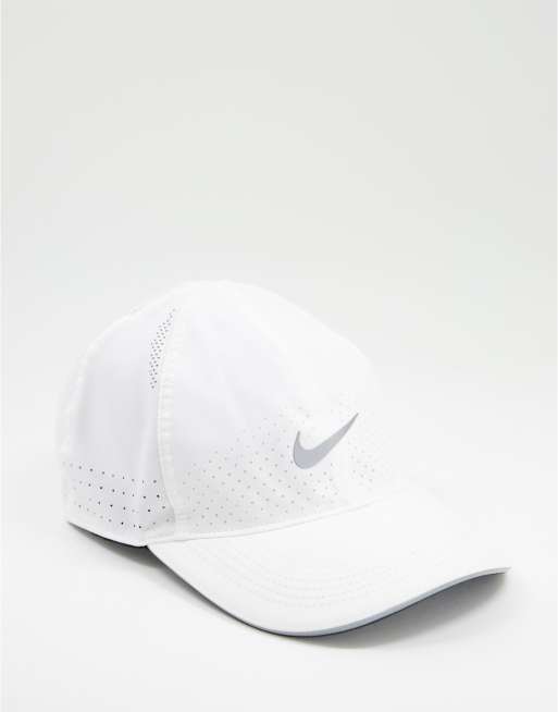 Gorra blanca Aerobill de Nike Running |