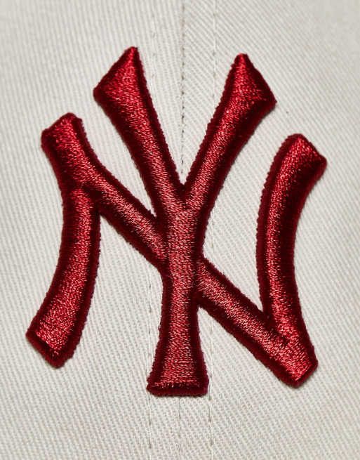 Gorra blanca con logo rojo de los NY Yankees 9Forty de New Era, 2 de 4