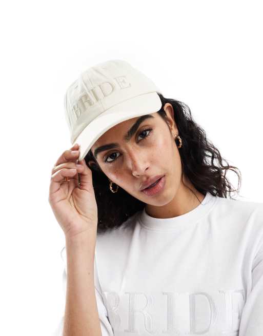 Gorra color champán con bordado 