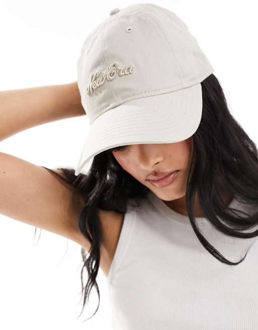 Gorra color crema con logo de texto 9Twenty de New Era