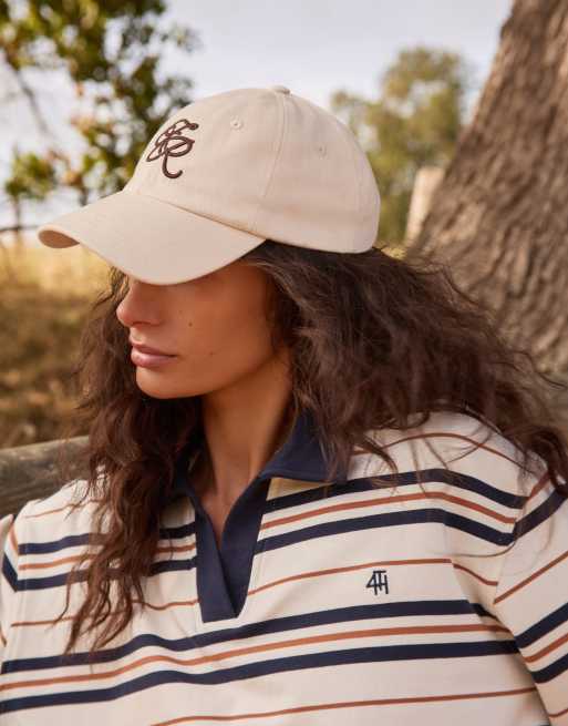 Gorra color crema con logo 