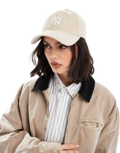Gorra color crema flexible con detalle de los NY Yankees de pana 9Twenty de New Era