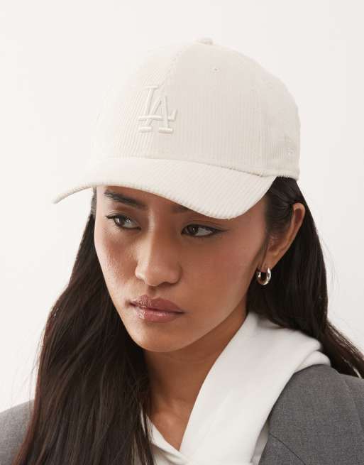 Gorra color crema pastel con diseño de los LA Dodgers de pana para mujer 9Forty de New Era