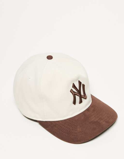 Gorra color crema y marrón de lona con visera en contraste de ante de los NY Yankees 9Fifty de New Era