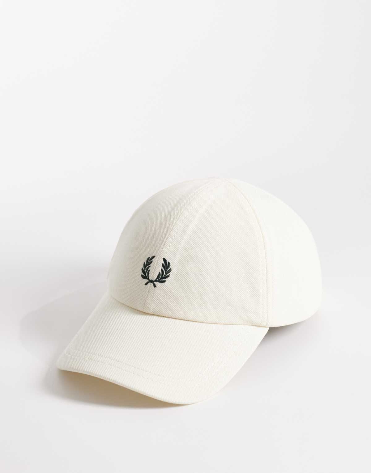 Fred Perry Gorra color crudo clásica con logo de piqué de