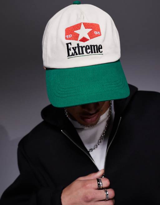 Gorra color crudo con bordado y visera en contraste de ASOS DESIGN