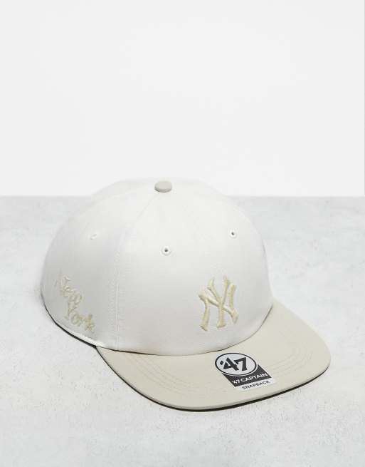 Gorra color piedra entallada con visera recta y diseño de los NY Yankees de 47 Brand