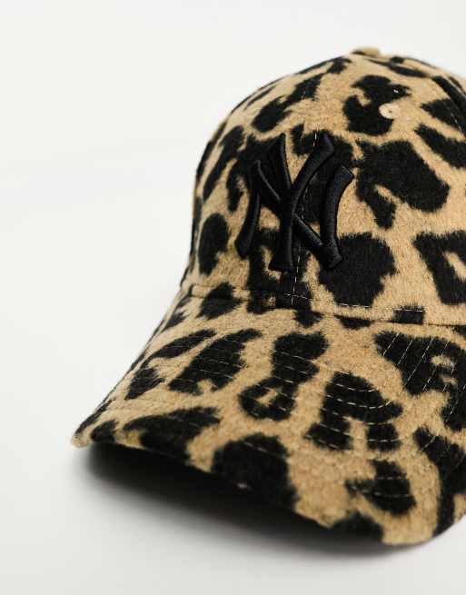 Gorra con estampado de leopardo y logo de los NY Yankees 9Forty de New Era, 2 de 4