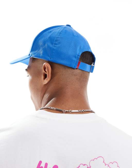 Gorra de béisbol azul medio con logo de ala de murciélago Flexfit de Levi's, 3 de 3