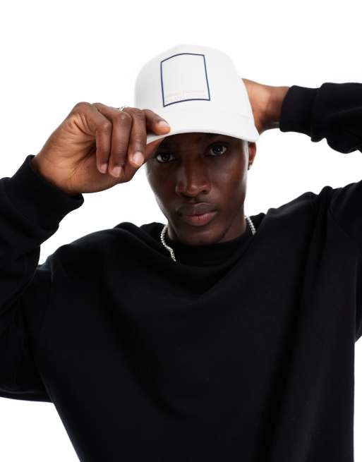 Gorra de béisbol blanco hueso con recuadro y logo lineal de Armani Exchange