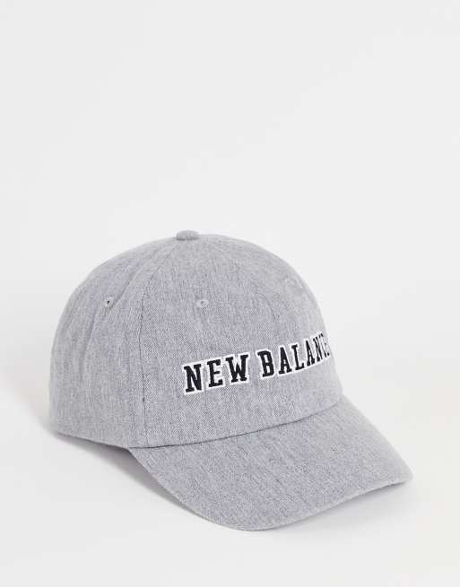Gorra de béisbol color pizarra con logo estilo universitario de New Balance