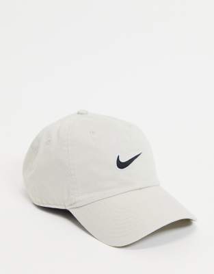 Gorra de béisbol en color hueso con el logo de Nike