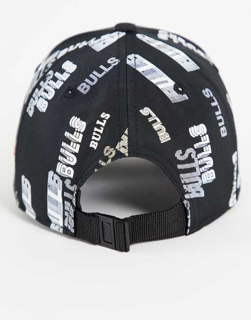 Gorra de béisbol negra con estampado integral de los Chicago Bulls 9FORTY de New Era, 3 de 4