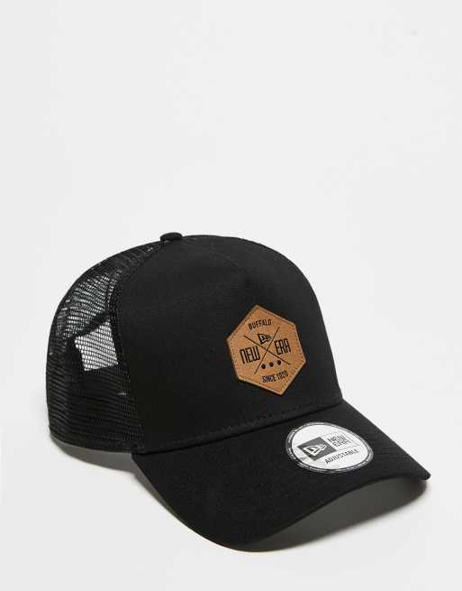 Gorra de béisbol negra de estilo camionero con parche 9Forty Heritage de New Era