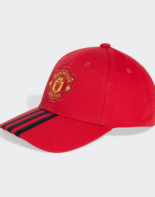 Gorra de béisbol rojo Manchester y negra con diseño del Manchester United de adidas Performance