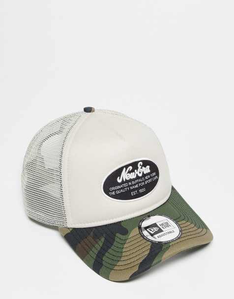 Gorra de camionero beis con parche ovalado del logo y visera en contraste de camuflaje de New Era - view 1