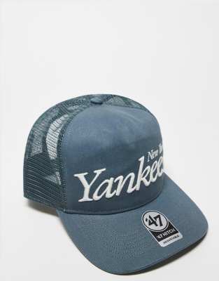 Gorra de camionero gris entallada con visera recta y diseño de los NY Yankees de 47 Brand - view 1