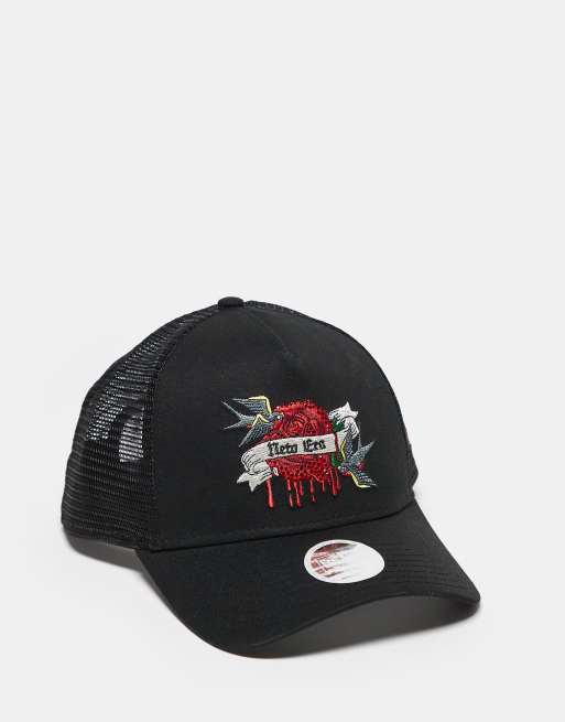 Gorra de camionero negra con estampado gráfico tipo tatuaje de New Era