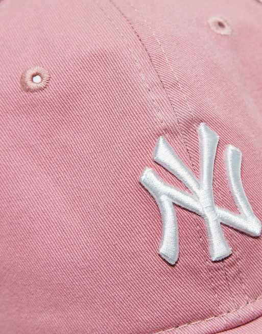 Gorra de camionero rosa con diseño de los NY Yankees de New Era, 2 de 3