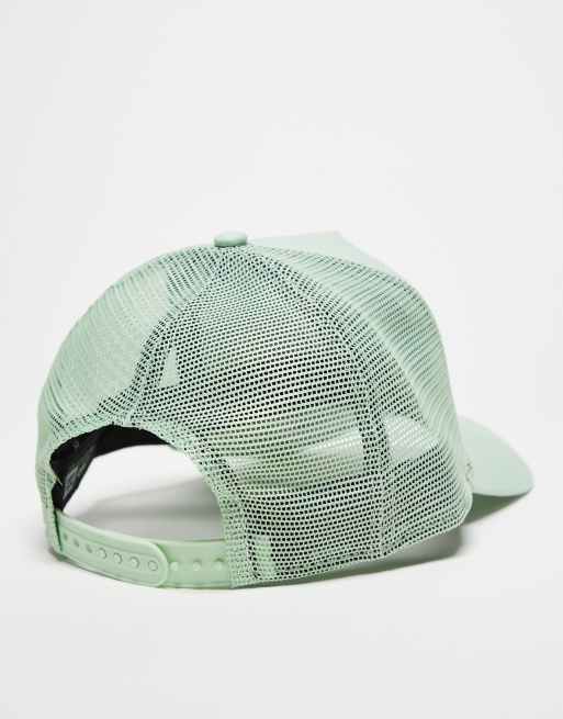Gorra de camionero verde básica con logo de los NY Yankees de New Era, 3 de 3