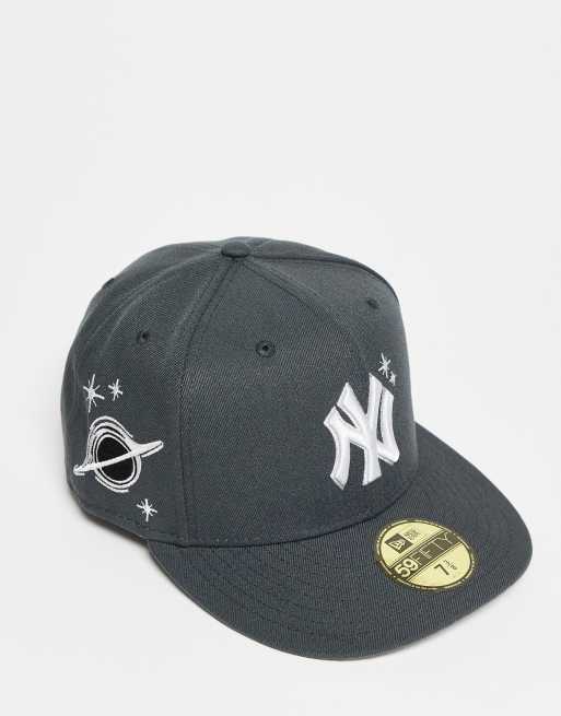 Gorra gris con bordado de planetas y logo de los NY Yankees 59Fifty de New Era