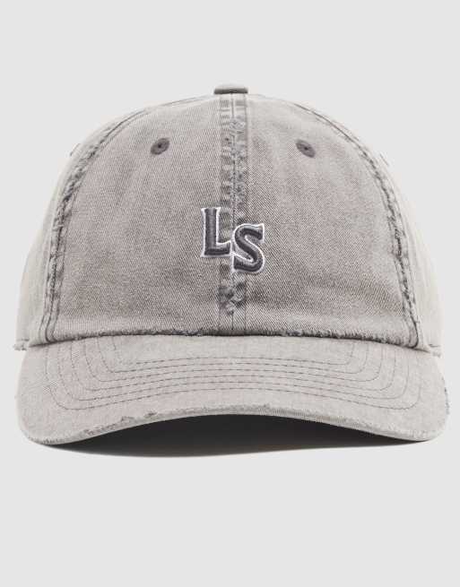 Gorra gris con tintado descolorido y detalle de monograma LS de Levi's