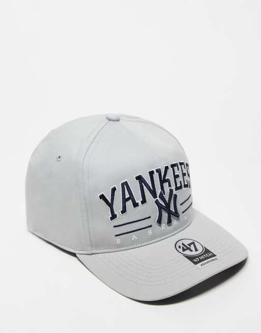 Gorra gris entallada con botones de presión y diseño de los NY Yankees de 47 Brand