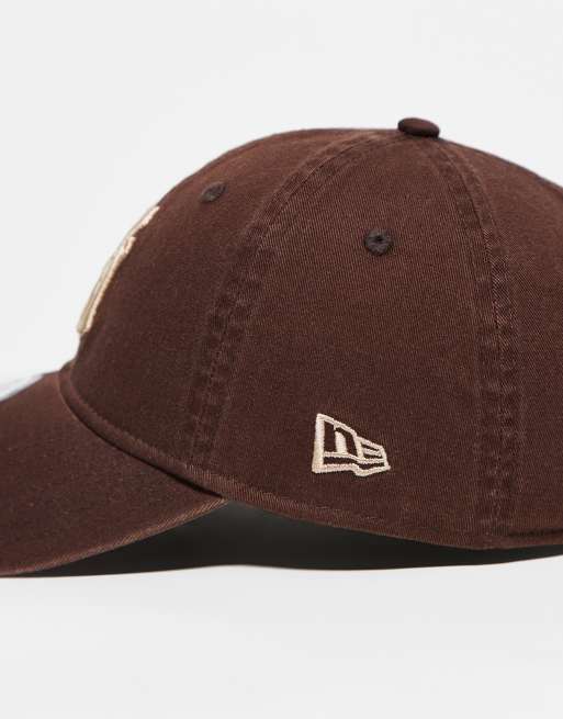 Gorra marrón chocolate con diseño de los NY Yankees 9Forty de New Era, 2 de 3