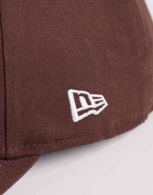 Gorra marrón con diseño de los NY Yankees 9Forty M-Crown de New Era, 2 de 3