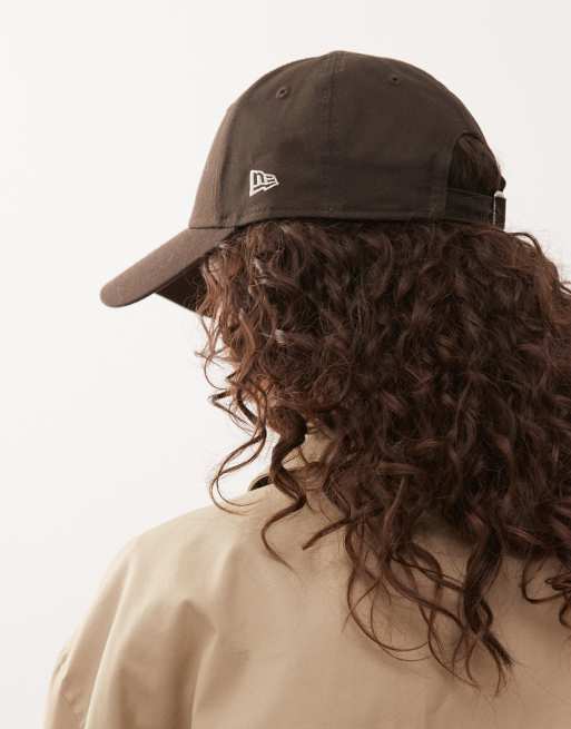Gorra marrón con diseño de los NY Yankees para mujer 9Forty de New Era, 2 de 3