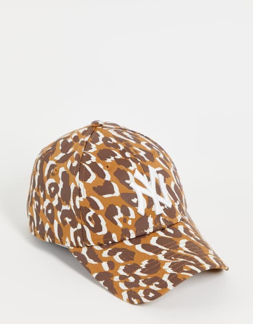 Gorra marrón con estampado de camuflaje NY 9Forty de New Era