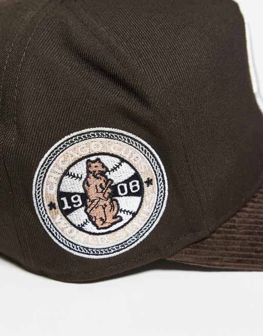 Gorra marrón con visera de pana y logo de los Chicago Cubs 19Twenty Coops de New Era, 2 de 3