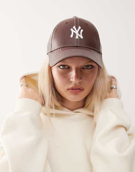 Gorra marrón para mujer con pespuntes en contraste y logo de los NY Yankees de poliuretano 9Forty de New Era