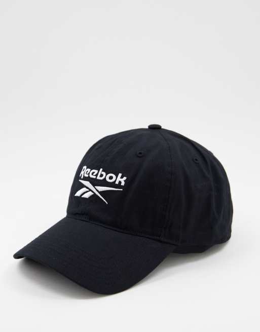 Gorra negra básica con logo de Reebok Training