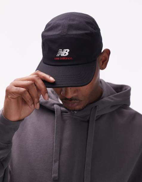 Gorra negra con diseño de 5 paneles y logo apilado Camper de New Balance - view 1
